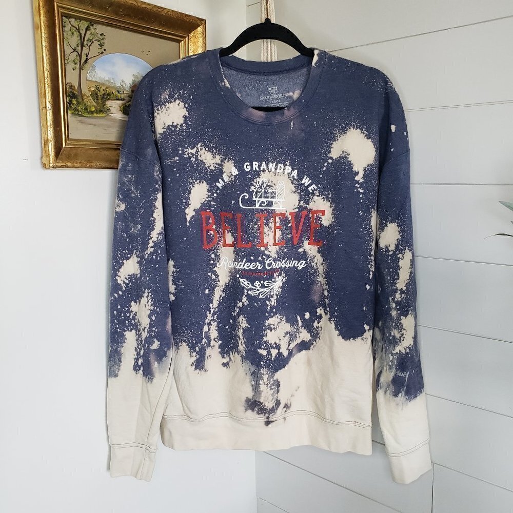 Southern Bliss Bleach Dyed Blue White Believe Christmas Sweatshirt Large